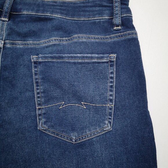 Parasuco Ladies Size 14 Medium Wash Straight Legs Denim Shorts - Picture 10 of 13